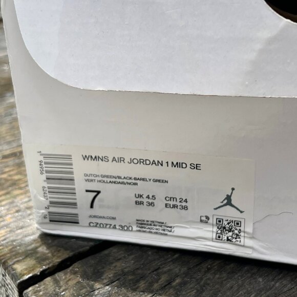 Womans NIKE Air Jordan 1 Mid SE Dutch Green Sneakers 7 with Box - Picture 15 of 16